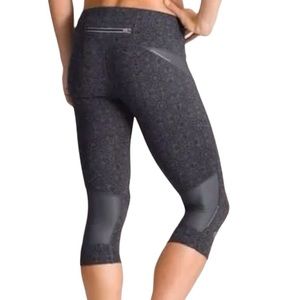 Athleta Grey Asphalt Starfruit Bare To Run Athletic Capri S